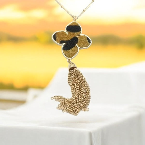 Wasserfeste, goldene Kette mit vierblättrigem Kleeblatt-Anhänger – 18k vergoldet im Leoparden-Design